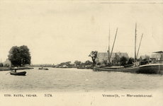 15079 Gezicht op het Merwedekanaal met enkele schepen te Vreeswijk uit het zuiden. N.B. De gemeenten Jutphaas en ...